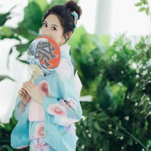 Japanse Kimono Dame Bloemig