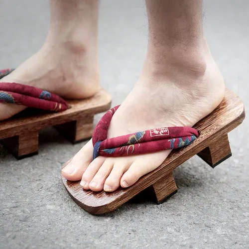 Sandalen aus Japan Sandalen aus Japan – rotes Band